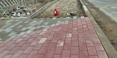 Modernizacja Chodników w Gostkowie: Poprawa Infrastruktury Drogowej -12186